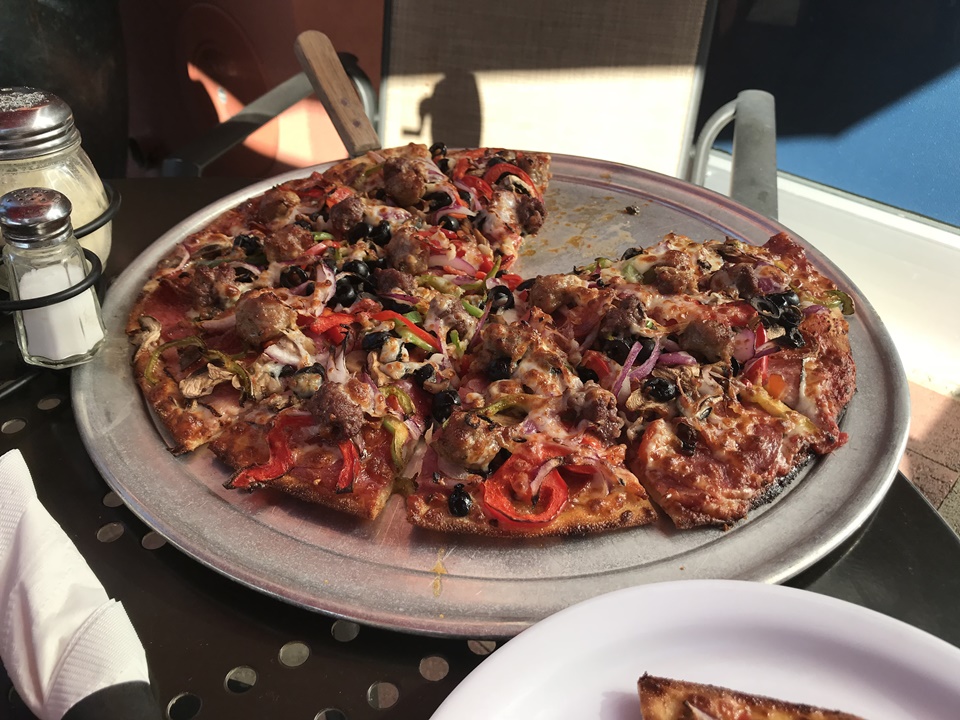  빌리 큐스 피자(Billy Q's Pizza), 판데저트, 캘리포니아, Palm Desert, CA