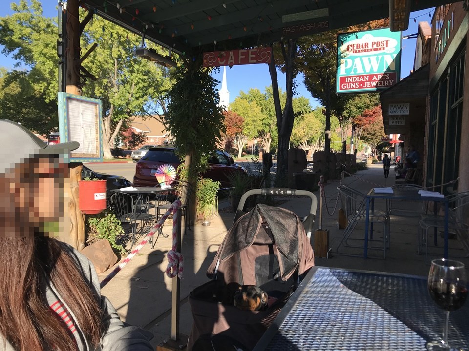  Rocking V Cafe 식당,  Honey's Marketplace 그리고 휴식, 커냅 (KANAB) , 유타(UTAH)