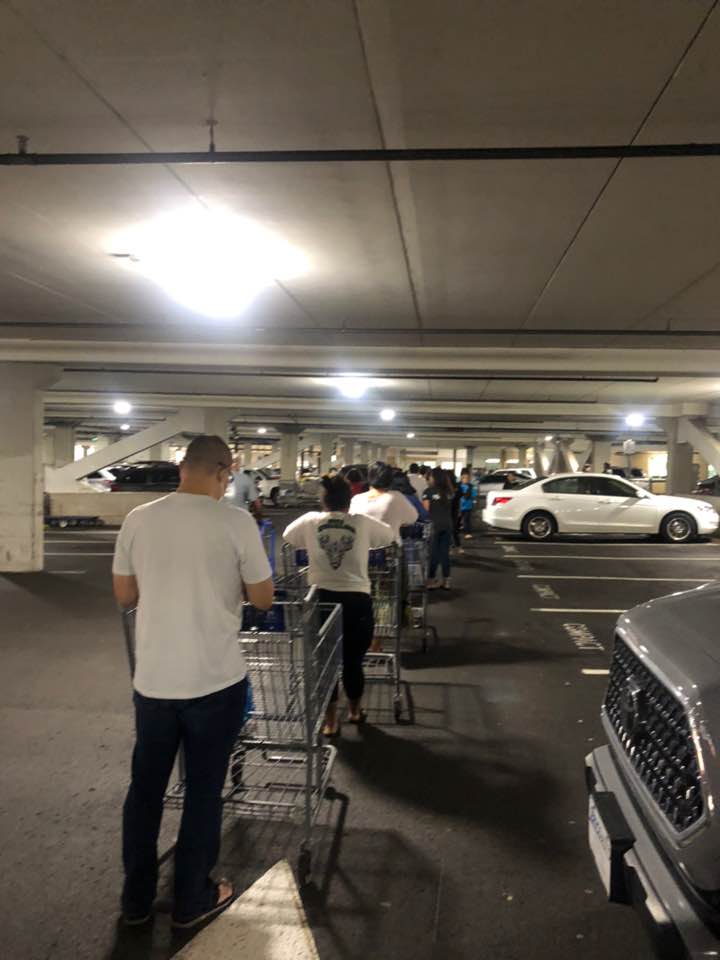 하와이 샘스클럽 마트 주차장 줄