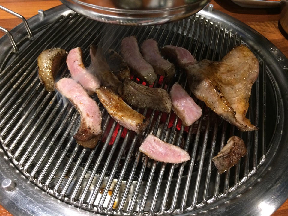홍대 애견동반식당 북치는 돼지 - 연트럴파크 인근