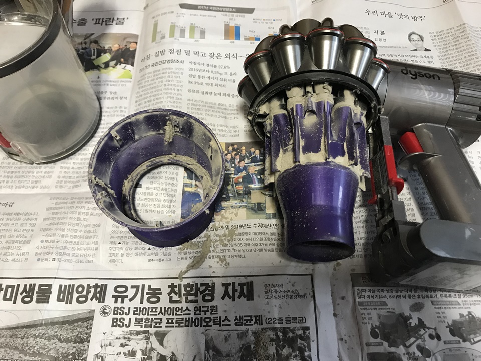 다이슨V6 청소기 셀프 분해 및 청소 하기
