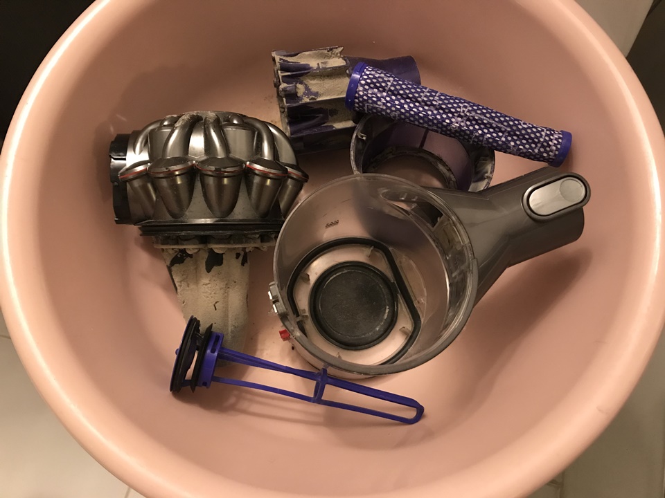 다이슨V6 청소기 셀프 분해 및 청소 하기