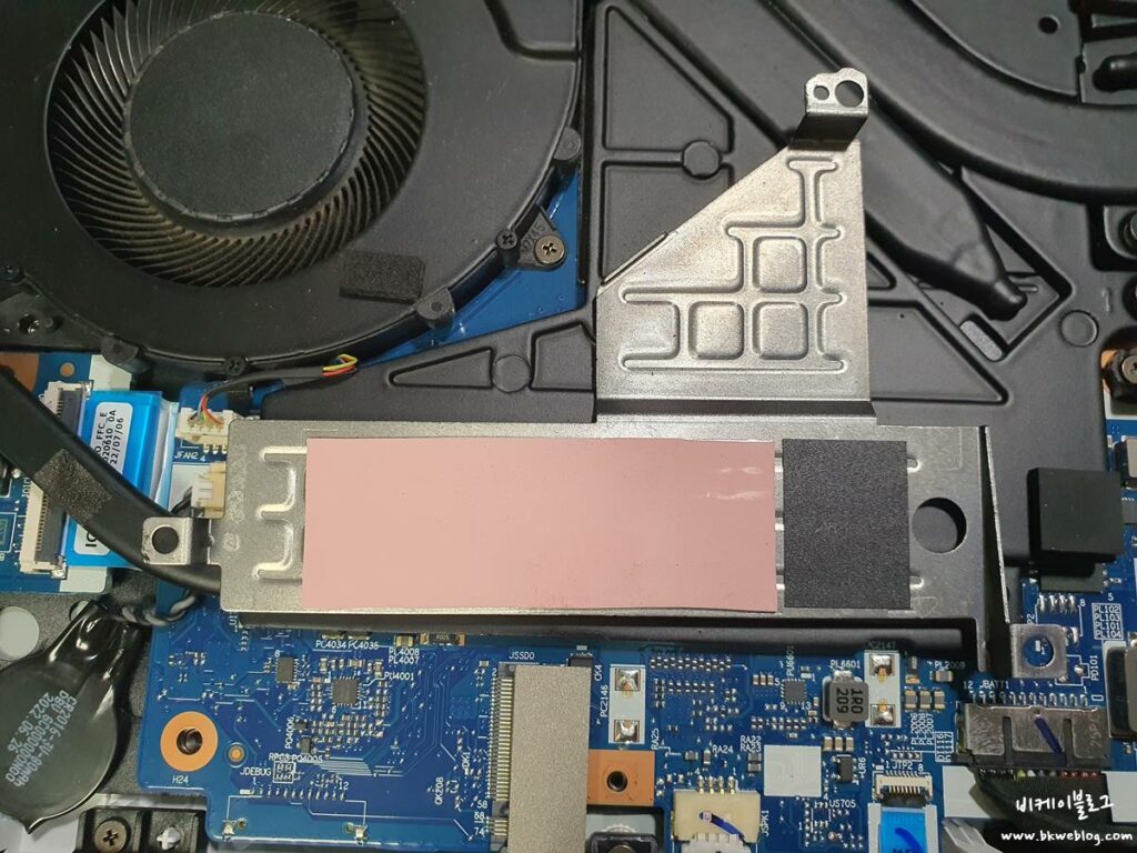 레노버 리전 5 프로 16ARH R7 3060 하판 분해 - SSD 추가