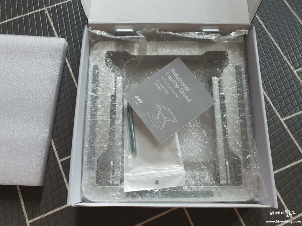 라라밤 노트북 거치대 - 360도 회전, 16인치 게이밍 노트북도 거뜬