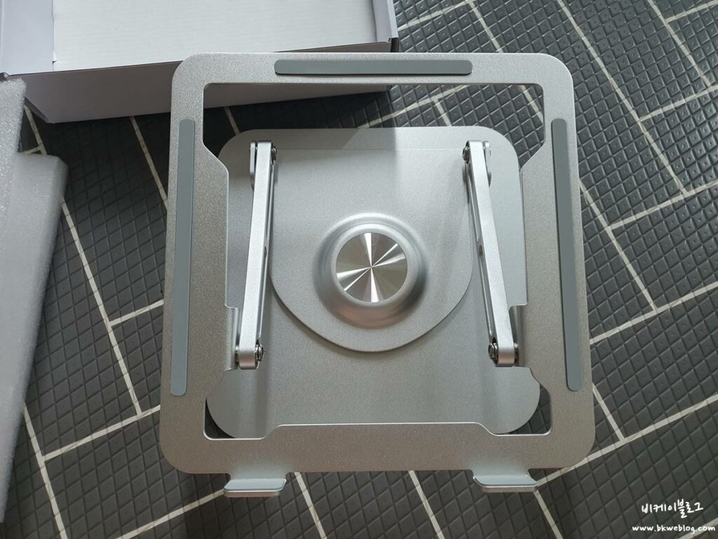 라라밤 노트북 거치대 - 360도 회전, 16인치 게이밍 노트북도 거뜬