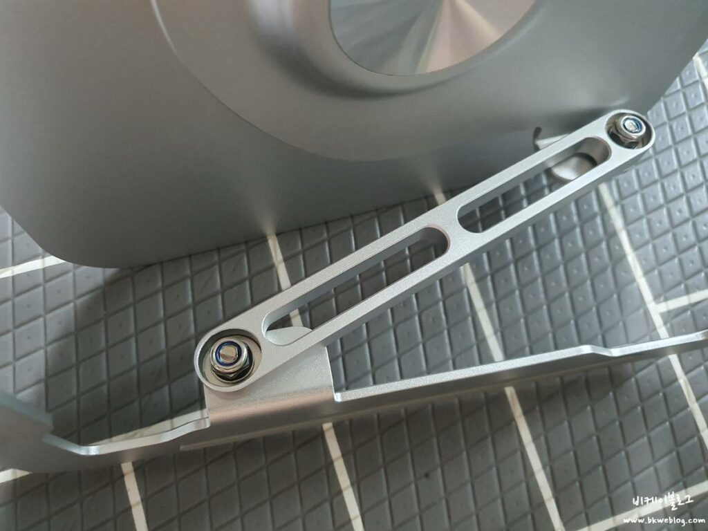 라라밤 노트북 거치대 - 360도 회전, 16인치 게이밍 노트북도 거뜬