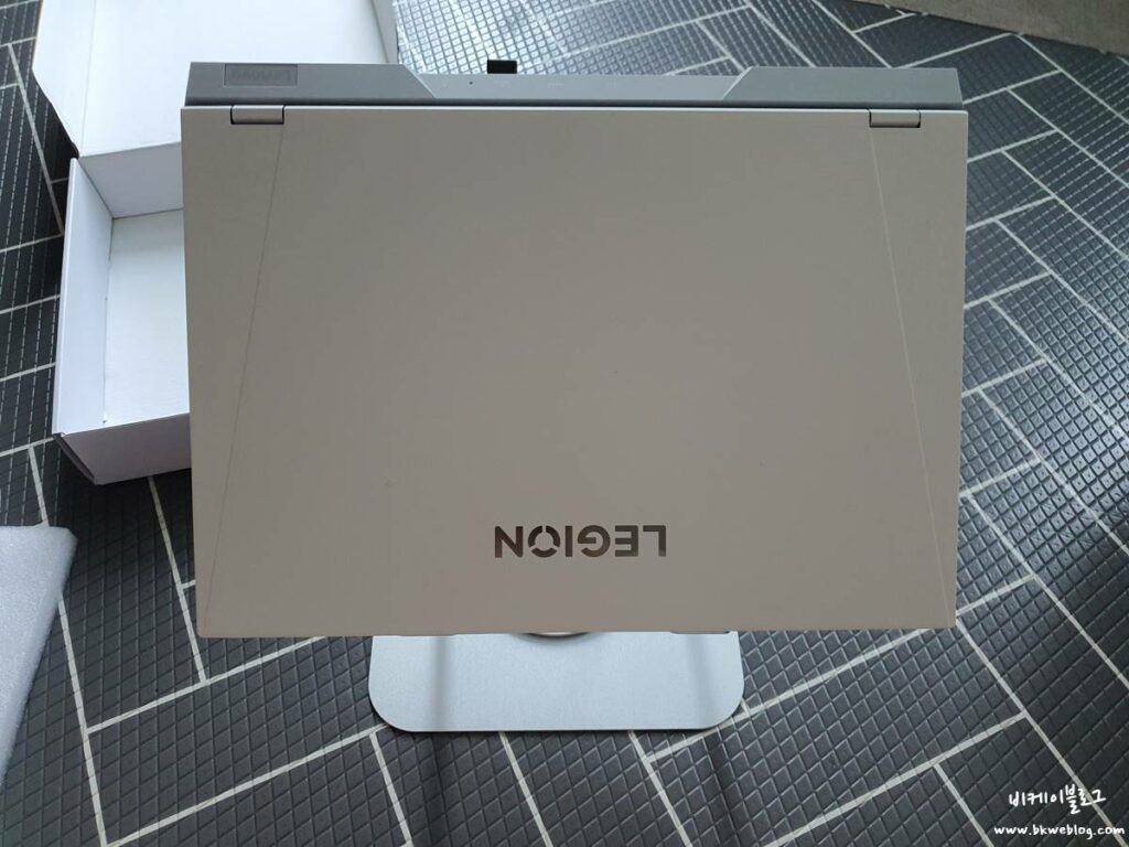 라라밤 노트북 거치대 - 360도 회전, 16인치 게이밍 노트북도 거뜬