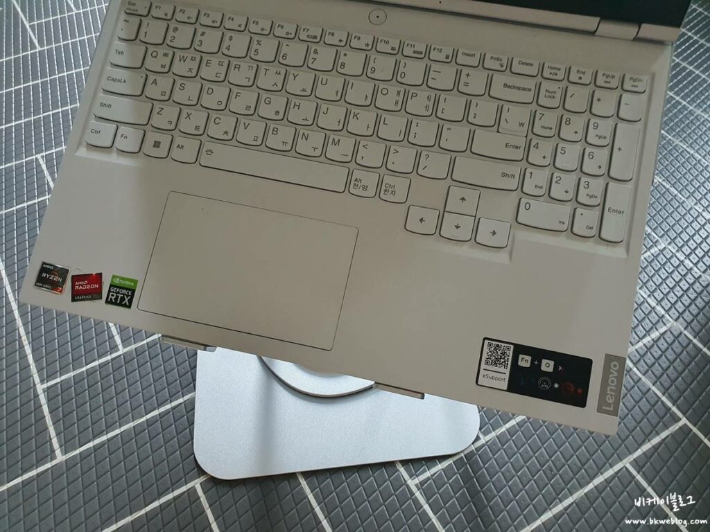 라라밤 노트북 거치대 - 360도 회전, 16인치 게이밍 노트북도 거뜬