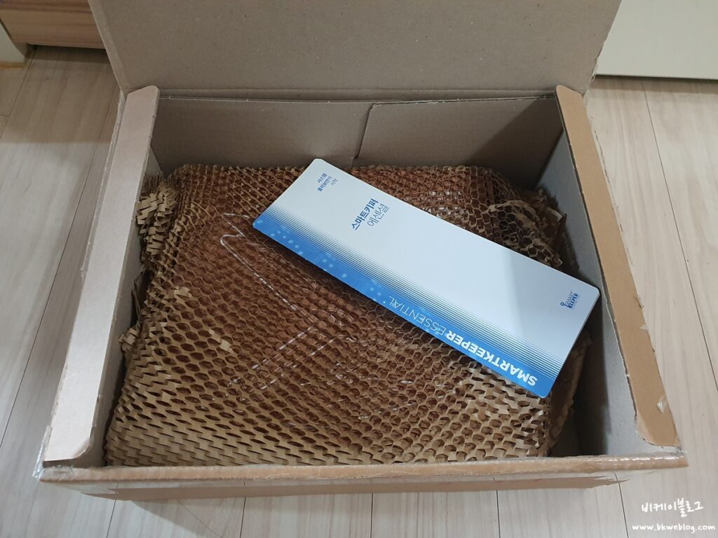 스마트키퍼 노트북 거치대 후기 - 거북목 증후군 예방, 알루미늄 바디에 쿨링팬까지?