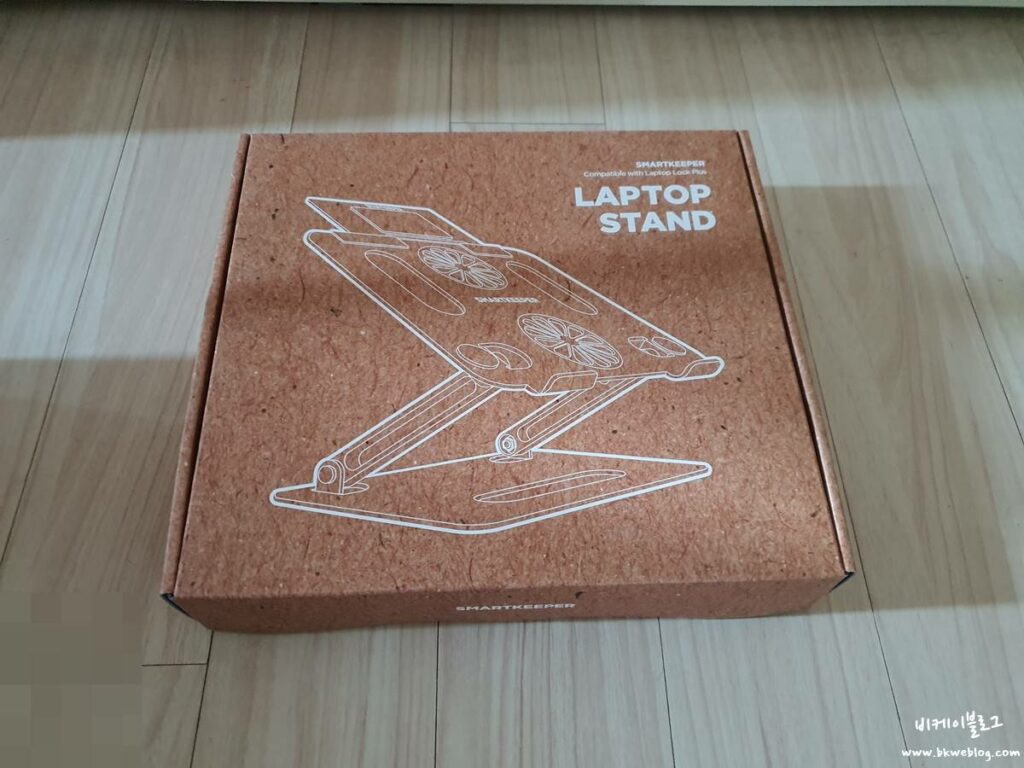 스마트키퍼 노트북 거치대 후기 - 거북목 증후군 예방, 알루미늄 바디에 쿨링팬까지?