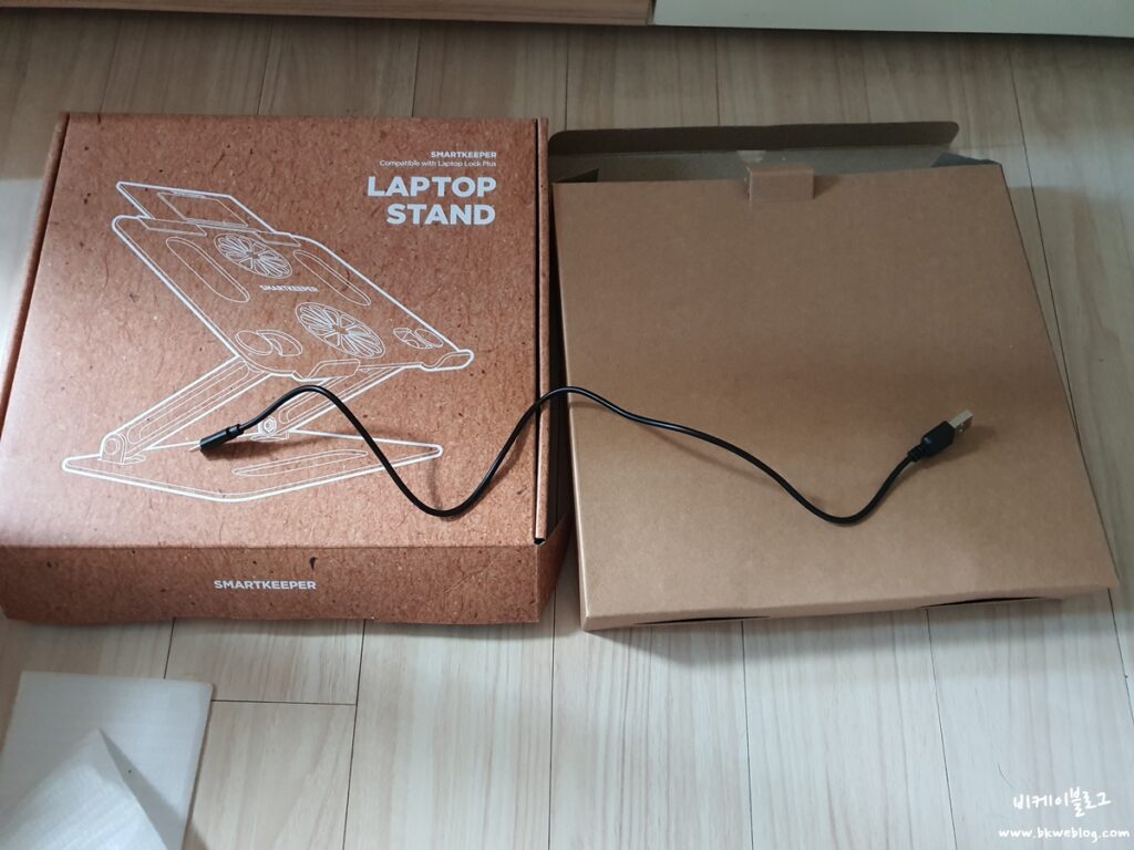 스마트키퍼 노트북 거치대 후기 - 거북목 증후군 예방, 알루미늄 바디에 쿨링팬까지?