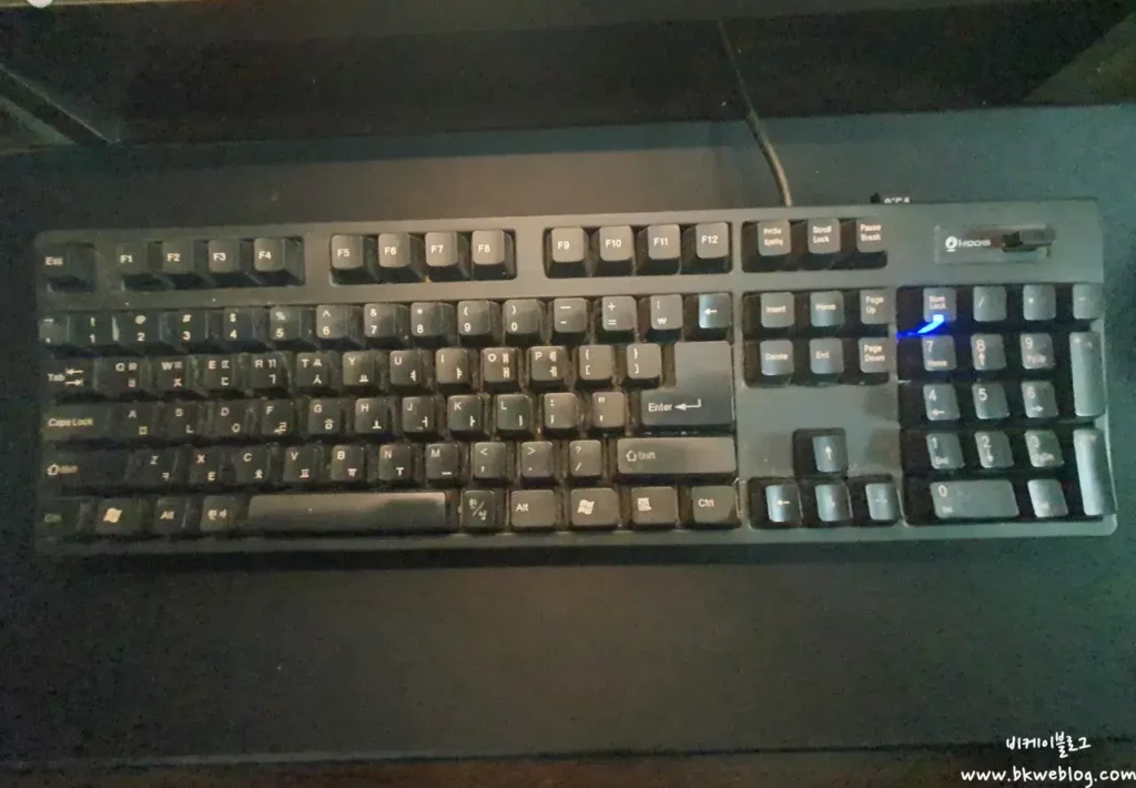 10년 넘은 키보드 청소